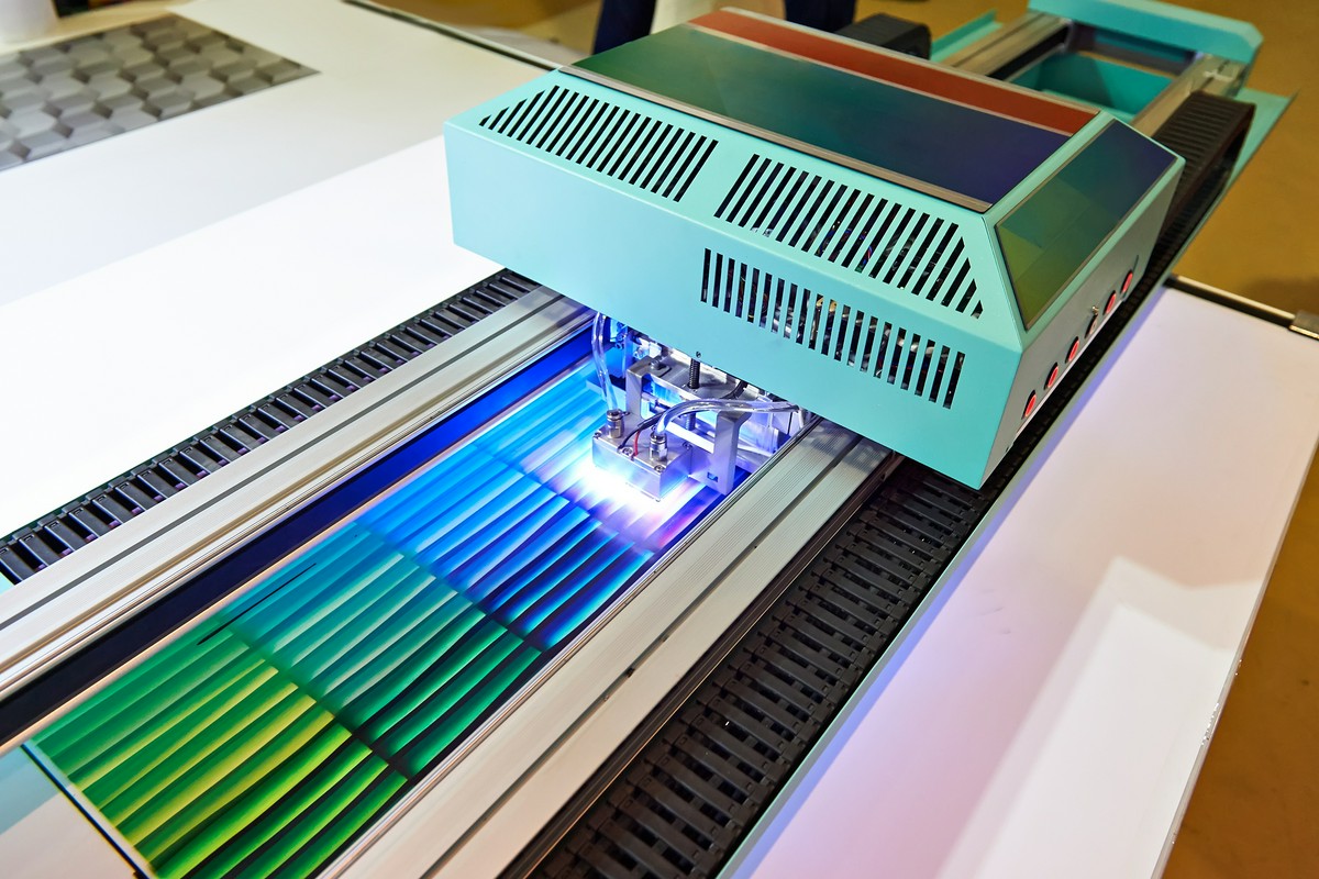 You are currently viewing Druk UV na drewnie i innych materiałach – trwałość i jakość